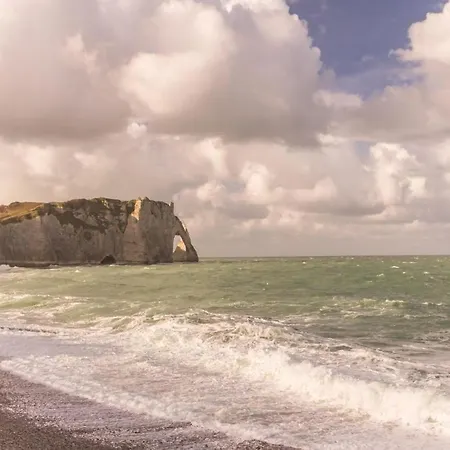 G9356 * Étretat